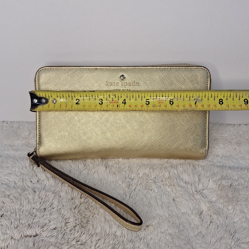 Kate Spade Gold Wallet. - Picture 9 of 9